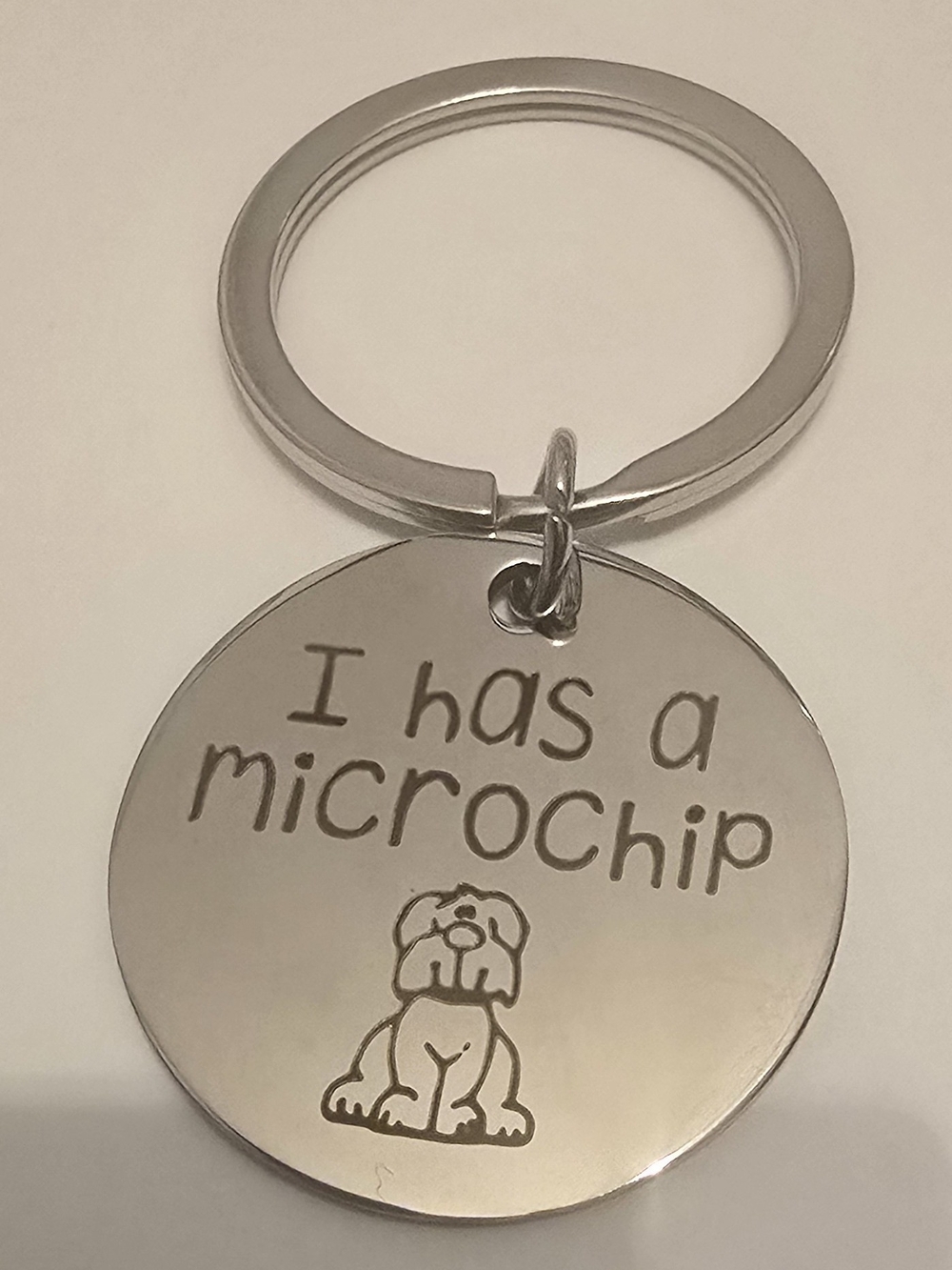 'I has a microchip' Engraved Pet ID Tag - Silver - Picture 3 of 3